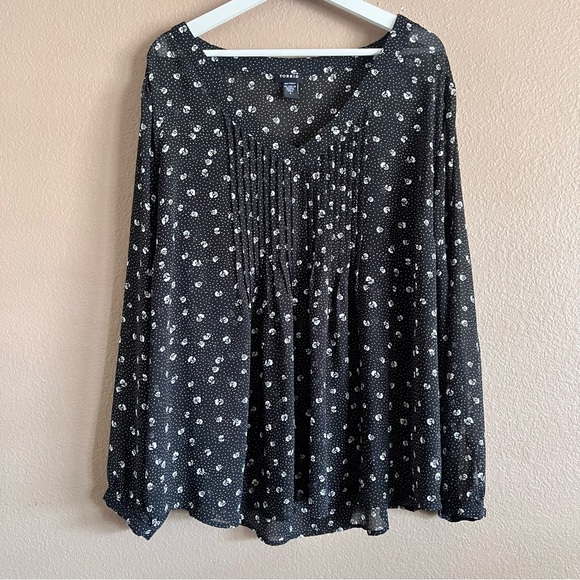 torrid Tops - Torrid Black Pleated Long Sleeve Floral Blouse Size 3